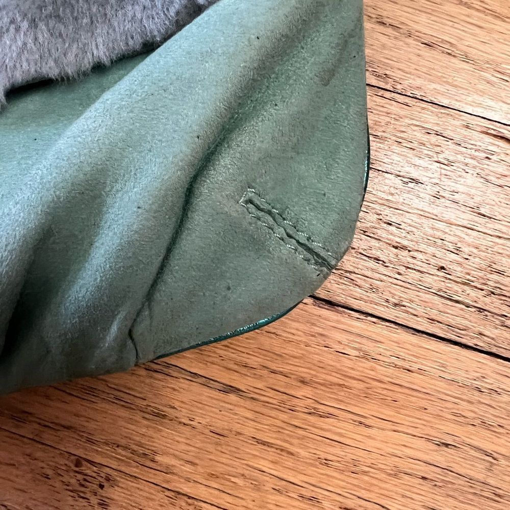 Ugg crossbody shearling and suede bag - Picture 2 of 10